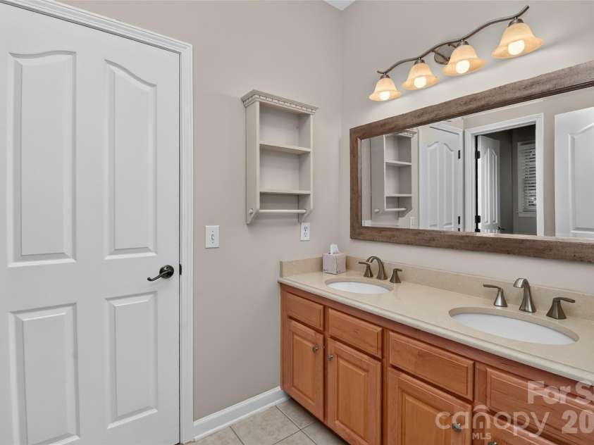 5403 Stallworth Drive, Charlotte, NC 28226.  MLS# CAR4395748, YatesRealty ID 42414. 