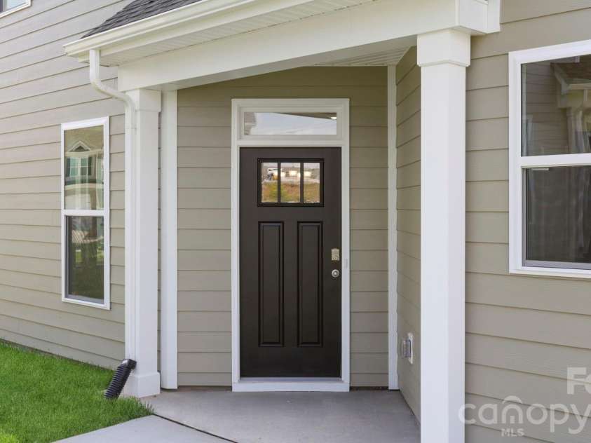 403 Creekview Road, Hendersonville, NC 28792.  MLS# CAR4401243, YatesRealty ID 42415. 