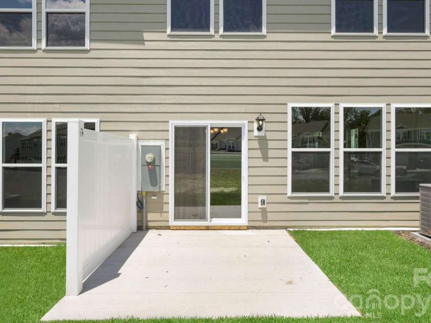 403 Creekview Road, Hendersonville, NC 28792.  MLS# CAR4401243, YatesRealty ID 42415. 