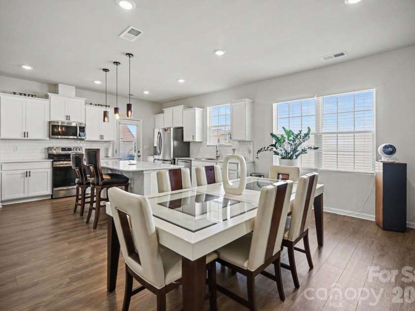 2760 Legacy Ridge Lane, Catawba, NC 28609.  MLS# CAR4405369, YatesRealty ID 42417. Eating area