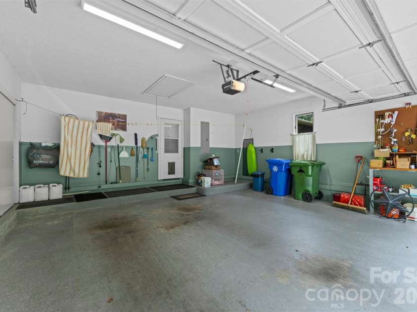 4 Governors Way, Asheville, NC 28804.  MLS# CAR4408866, YatesRealty ID 42419. 2 Car Garage