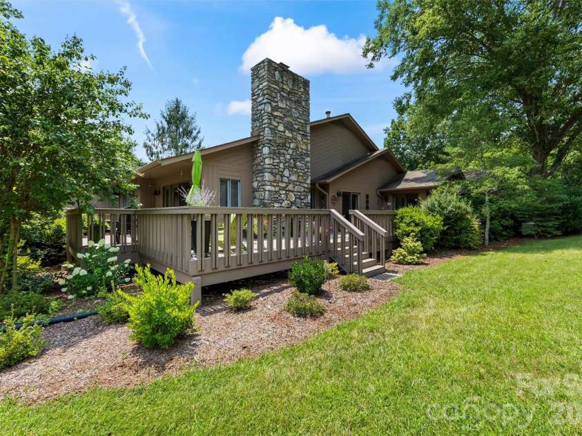 4 Governors Way, Asheville, NC 28804.  MLS# CAR4408866, YatesRealty ID 42419. 