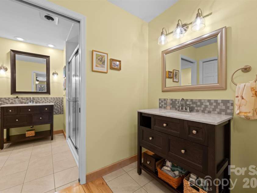 4 Governors Way, Asheville, NC 28804.  MLS# CAR4408866, YatesRealty ID 42419. 
