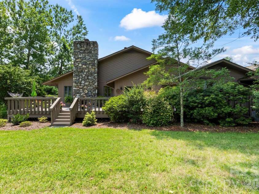 4 Governors Way, Asheville, NC 28804.  MLS# CAR4408866, YatesRealty ID 42419. 