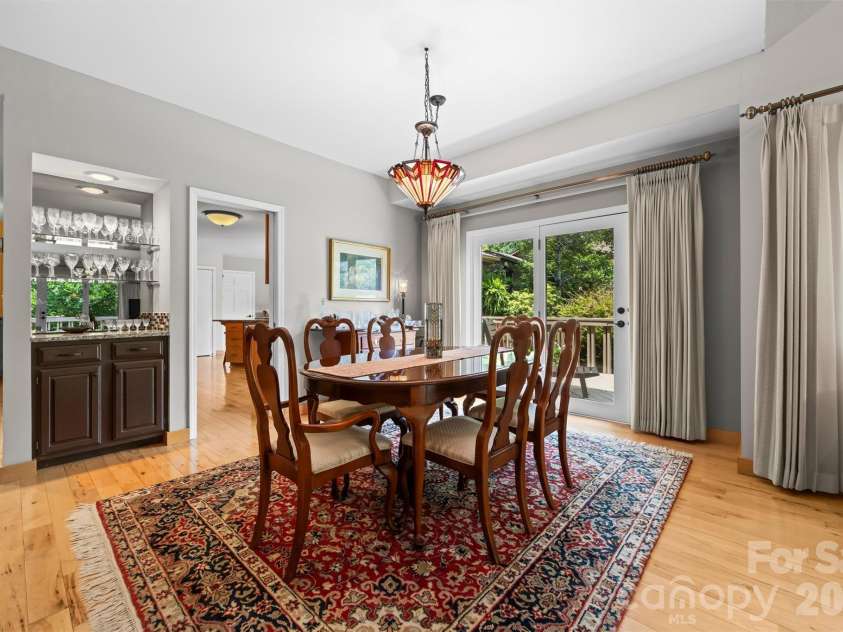 4 Governors Way, Asheville, NC 28804.  MLS# CAR4408866, YatesRealty ID 42419. Dining Area
