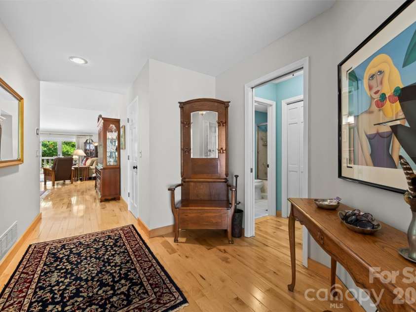 4 Governors Way, Asheville, NC 28804.  MLS# CAR4408866, YatesRealty ID 42419. Entry Hall