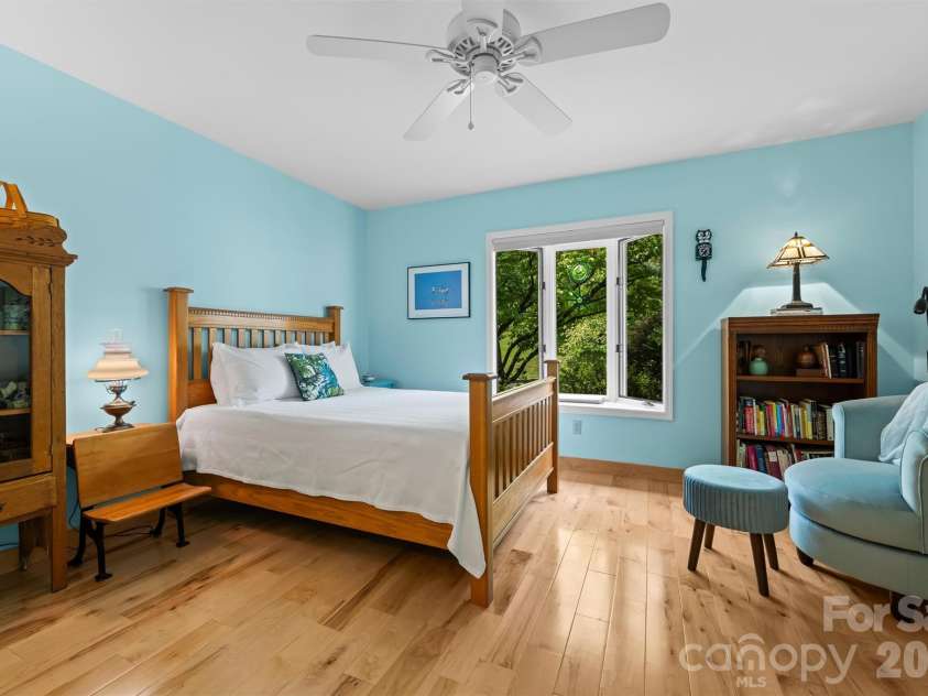 4 Governors Way, Asheville, NC 28804.  MLS# CAR4408866, YatesRealty ID 42419. Guest Room