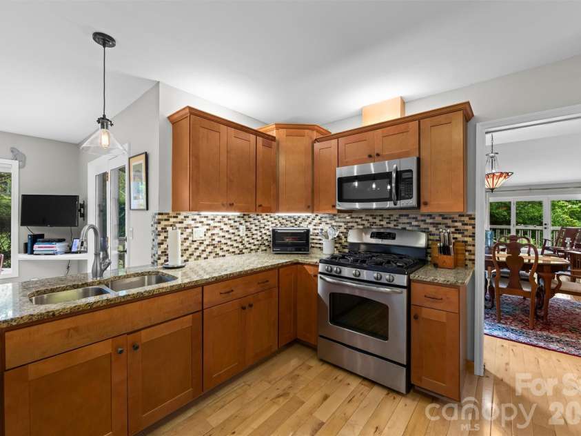 4 Governors Way, Asheville, NC 28804.  MLS# CAR4408866, YatesRealty ID 42419. Kitchen