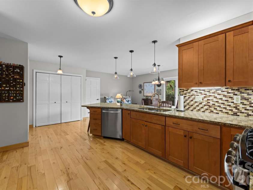 4 Governors Way, Asheville, NC 28804.  MLS# CAR4408866, YatesRealty ID 42419. Kitchen