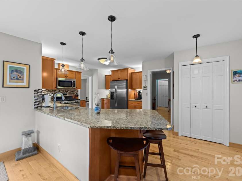 4 Governors Way, Asheville, NC 28804.  MLS# CAR4408866, YatesRealty ID 42419. Kitchen