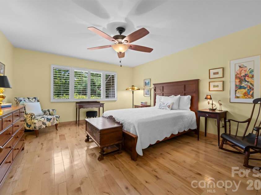 4 Governors Way, Asheville, NC 28804.  MLS# CAR4408866, YatesRealty ID 42419. Primary Bedroom
