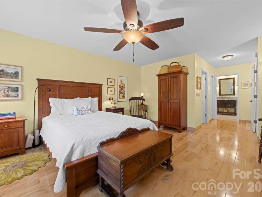 4 Governors Way, Asheville, NC 28804.  MLS# CAR4408866, YatesRealty ID 42419. Primary Bedroom