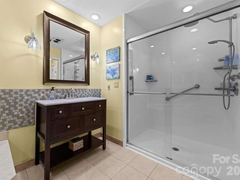 4 Governors Way, Asheville, NC 28804.  MLS# CAR4408866, YatesRealty ID 42419. Walk in shower