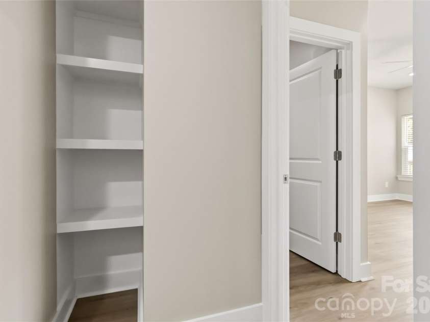 711 Pennsylvania Avenue, Charlotte, NC 28216.  MLS# CAR4408905, YatesRealty ID 42420. 