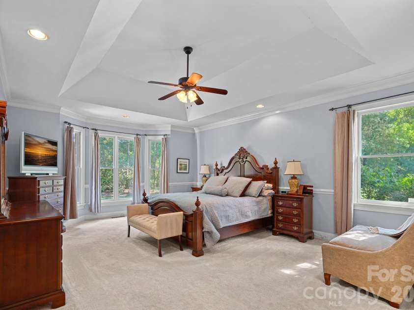 5006 Cranston Court, Charlotte, NC 28277.  MLS# CAR4408843, YatesRealty ID 42422. Main level primary suite