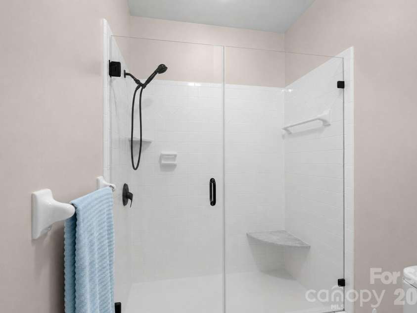 5006 Cranston Court, Charlotte, NC 28277.  MLS# CAR4408843, YatesRealty ID 42422. Primary bath