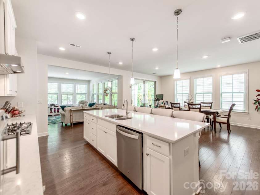 8022 Cornhill Avenue, Charlotte, NC 28277.  MLS# CAR4409382, YatesRealty ID 42423. 