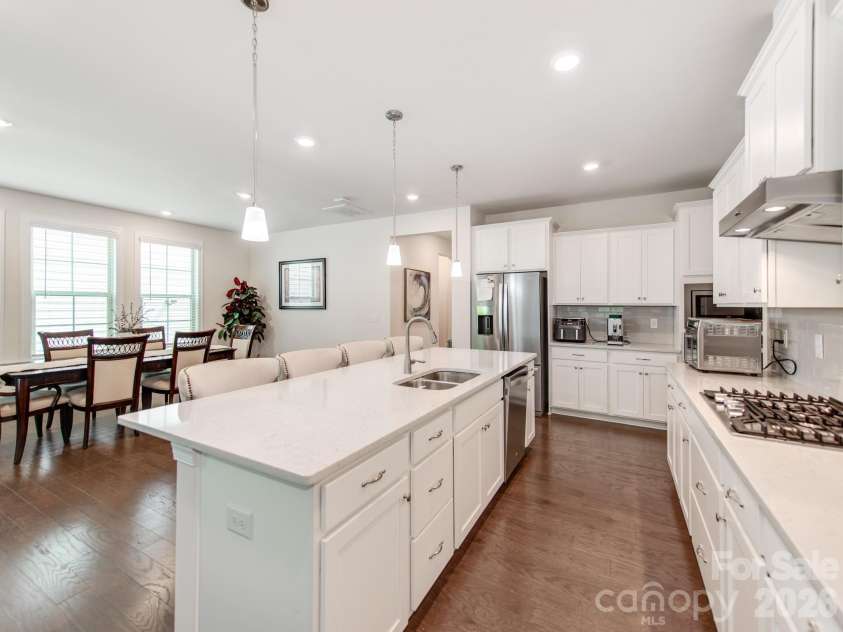 8022 Cornhill Avenue, Charlotte, NC 28277.  MLS# CAR4409382, YatesRealty ID 42423. 