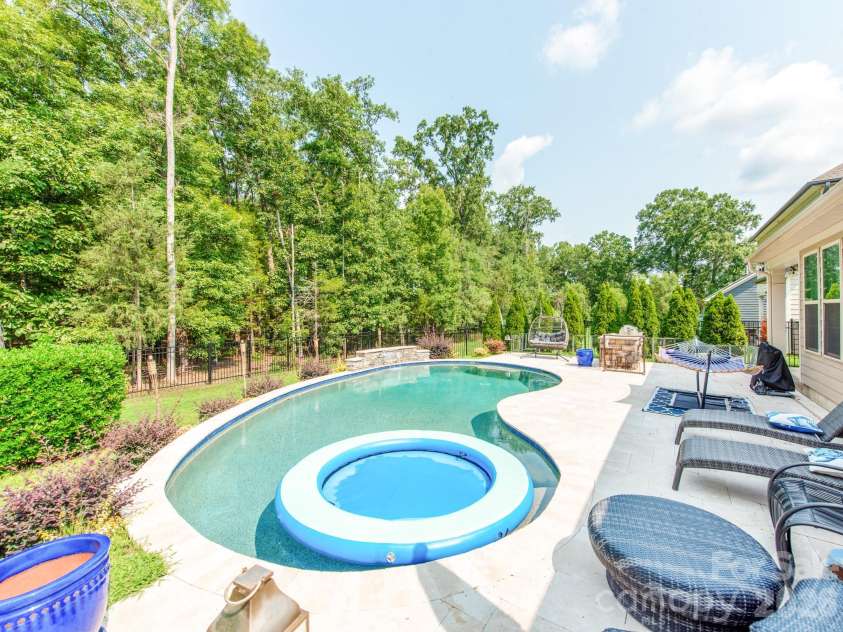 8022 Cornhill Avenue, Charlotte, NC 28277.  MLS# CAR4409382, YatesRealty ID 42423. 