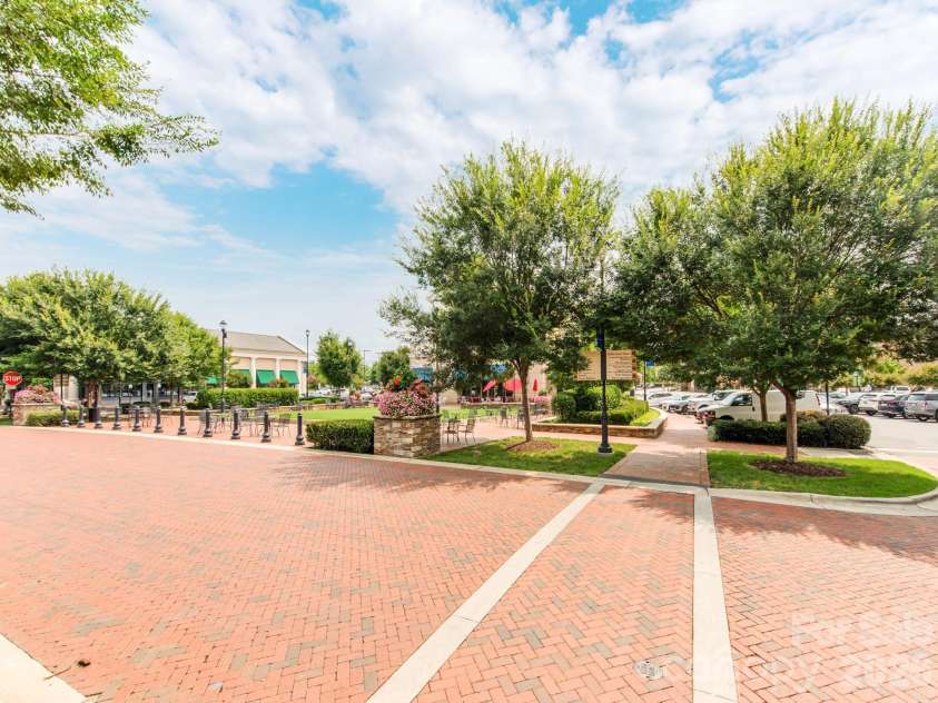 8022 Cornhill Avenue, Charlotte, NC 28277.  MLS# CAR4409382, YatesRealty ID 42423. 
