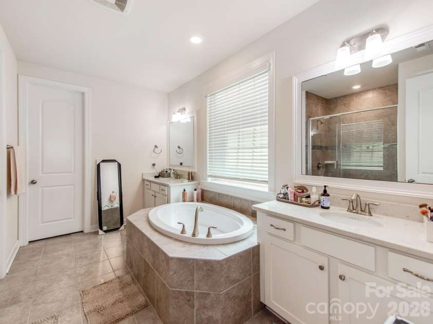 8022 Cornhill Avenue, Charlotte, NC 28277.  MLS# CAR4409382, YatesRealty ID 42423. Primary Bath with Dual Vanities and Soaking Tub