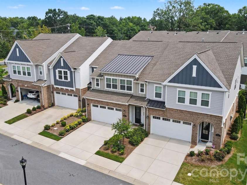 3019 Wittering Drive, Charlotte, NC 28226.  MLS# CAR4407958, YatesRealty ID 42424. 