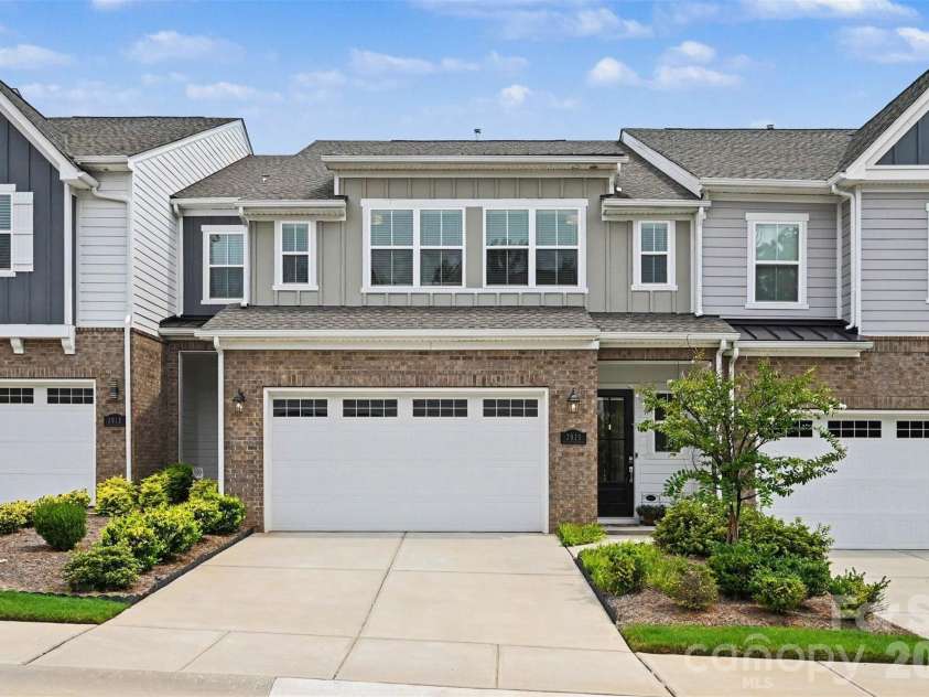 3019 Wittering Drive, Charlotte, NC 28226.  MLS# CAR4407958, YatesRealty ID 42424. 