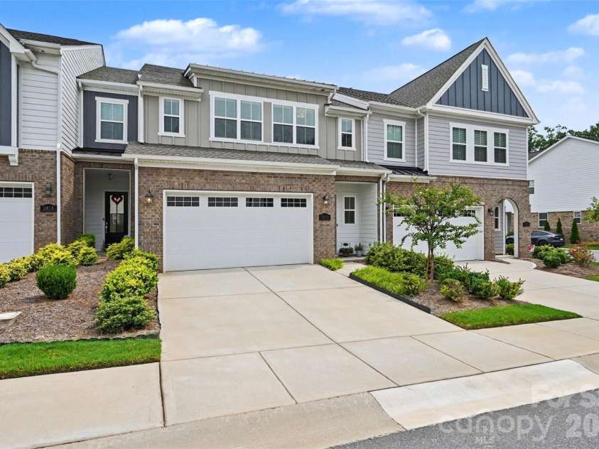 3019 Wittering Drive, Charlotte, NC 28226.  MLS# CAR4407958, YatesRealty ID 42424. 