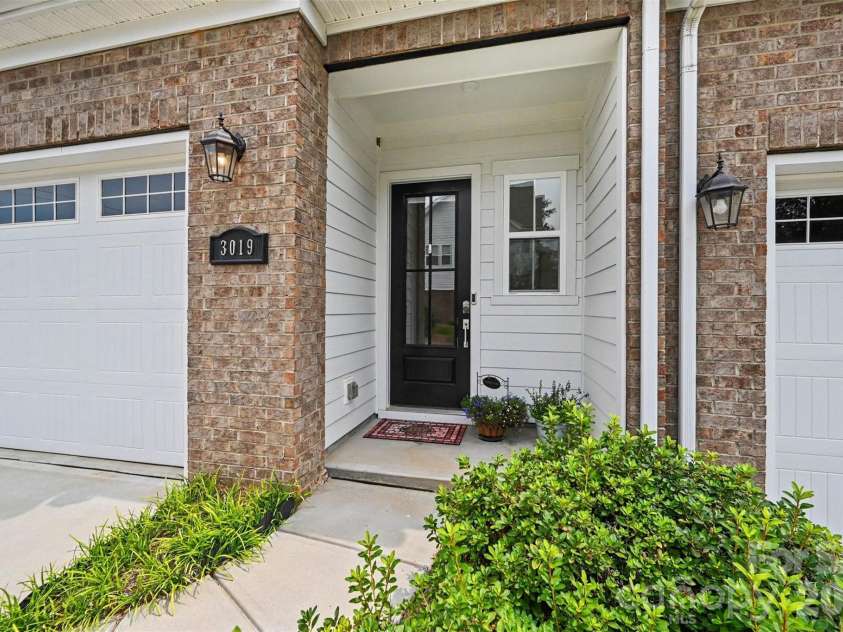 3019 Wittering Drive, Charlotte, NC 28226.  MLS# CAR4407958, YatesRealty ID 42424. 