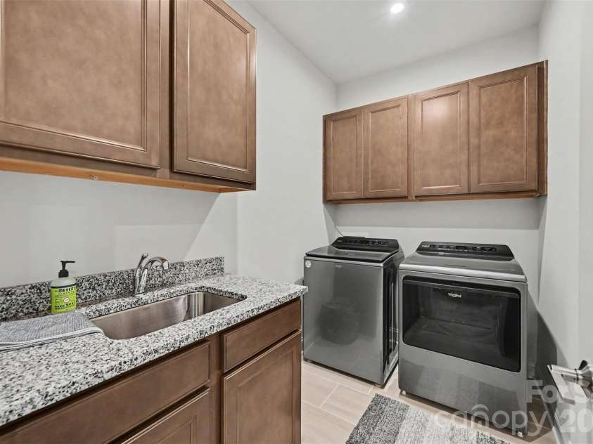 3019 Wittering Drive, Charlotte, NC 28226.  MLS# CAR4407958, YatesRealty ID 42424. 