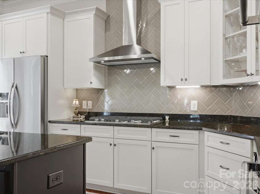 2050 Laney Pond Road, Matthews, NC 28104.  MLS# CAR4406990, YatesRealty ID 42425. 