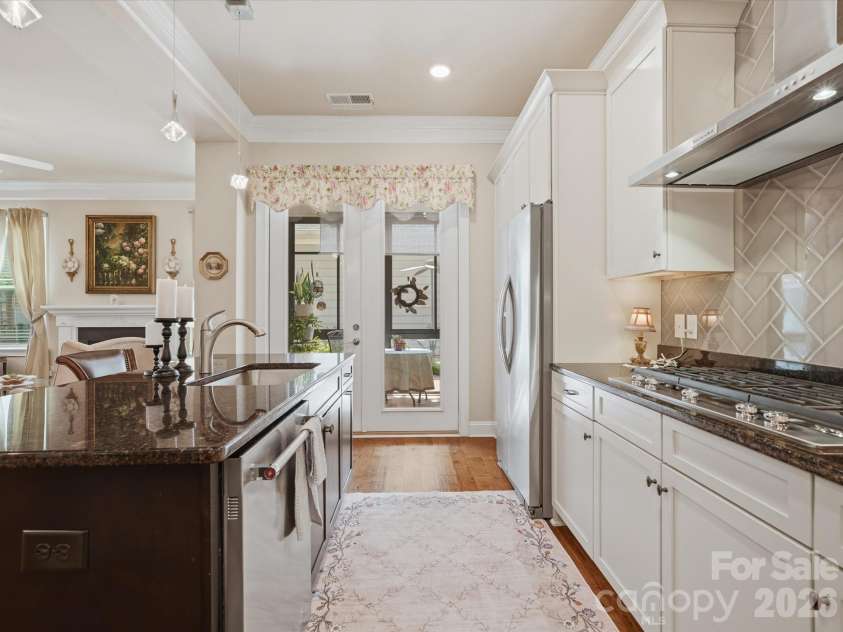 2050 Laney Pond Road, Matthews, NC 28104.  MLS# CAR4406990, YatesRealty ID 42425. 