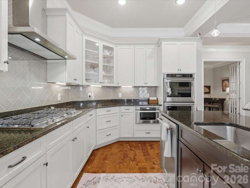 2050 Laney Pond Road, Matthews, NC 28104.  MLS# CAR4406990, YatesRealty ID 42425. 