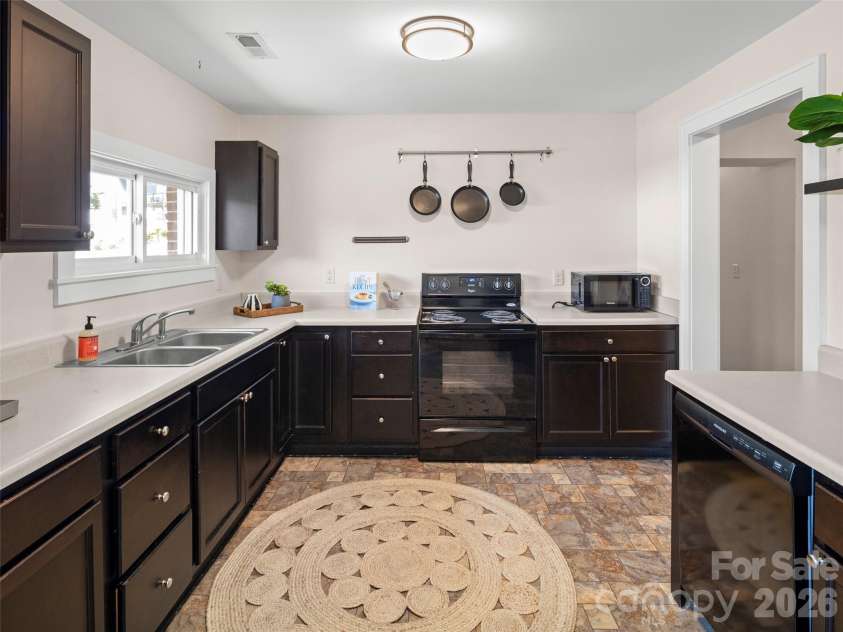49 East Street, Asheville, NC 28803.  MLS# CAR4409095, YatesRealty ID 42426. Functional layout