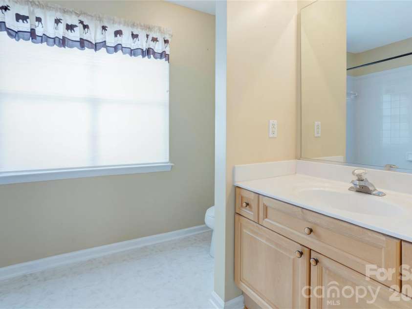4735 Asherton Place, Concord, NC 28027.  MLS# CAR4409541, YatesRealty ID 42427. 2nd floor full bathroom