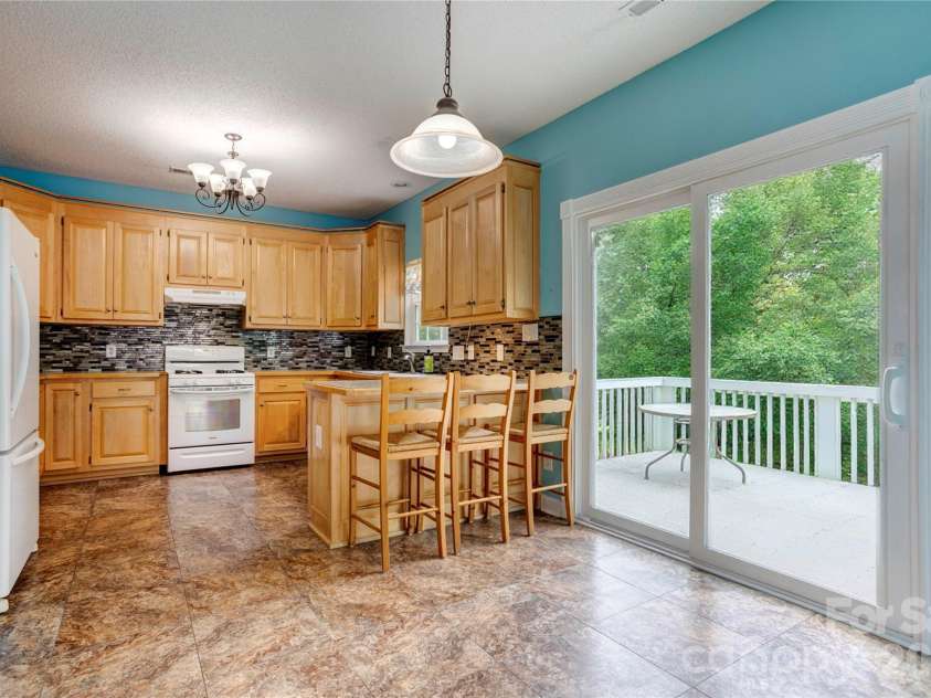 4735 Asherton Place, Concord, NC 28027.  MLS# CAR4409541, YatesRealty ID 42427. Breakfast area