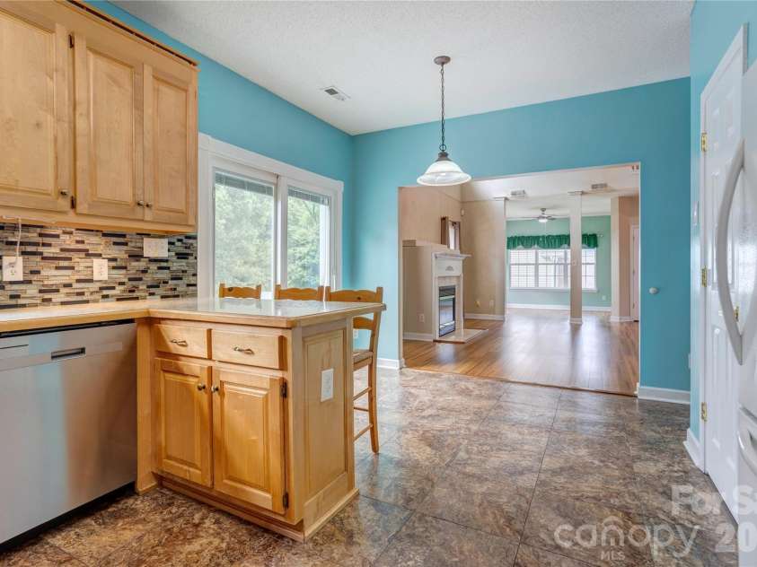 4735 Asherton Place, Concord, NC 28027.  MLS# CAR4409541, YatesRealty ID 42427. Kitchen with spacious peninsula