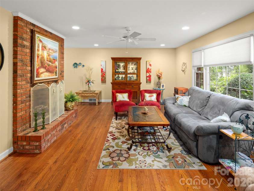 340 Sycamore Drive, Arden, NC 28704.  MLS# CAR4409674, YatesRealty ID 42429. 