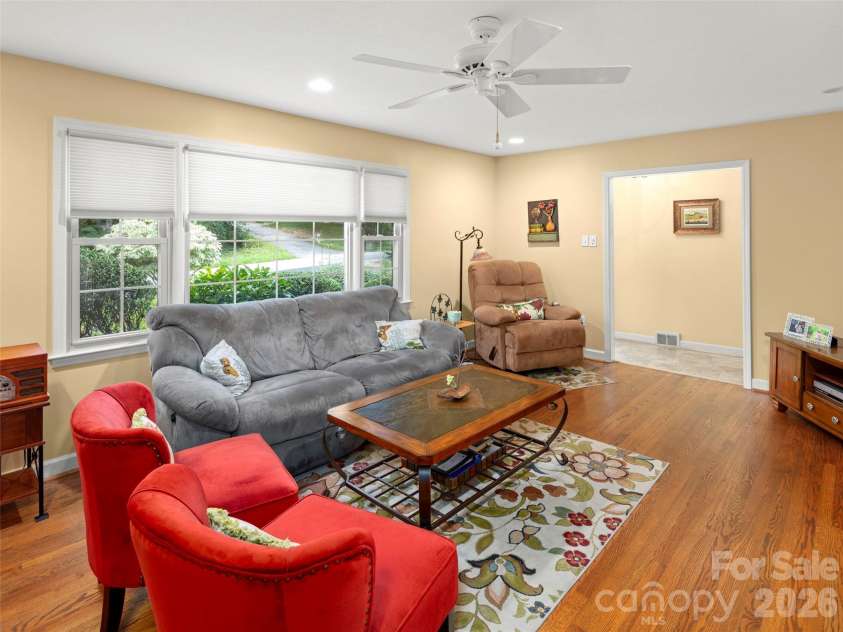 340 Sycamore Drive, Arden, NC 28704.  MLS# CAR4409674, YatesRealty ID 42429. 