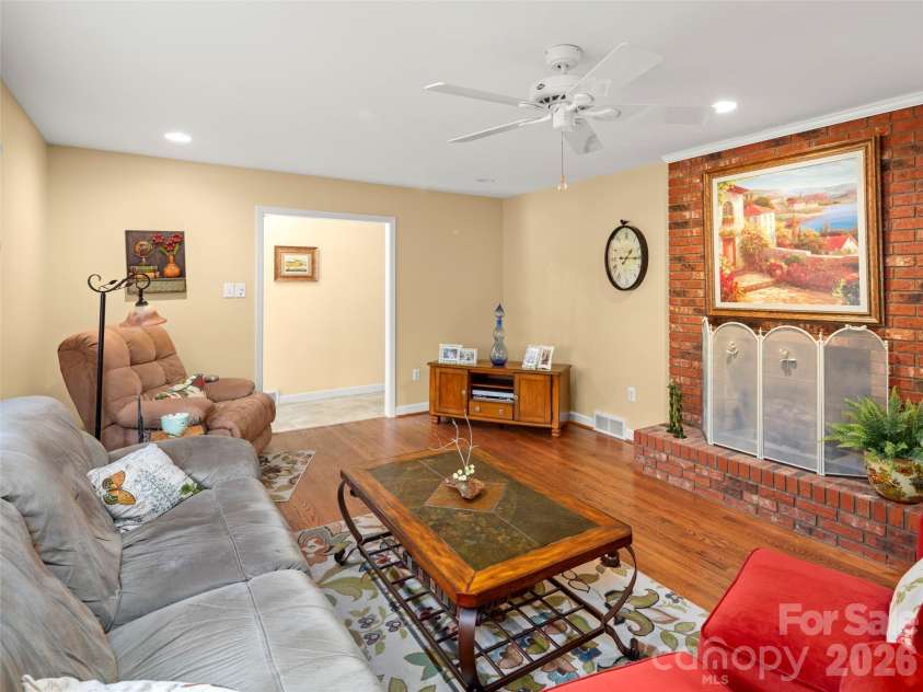 340 Sycamore Drive, Arden, NC 28704.  MLS# CAR4409674, YatesRealty ID 42429. 