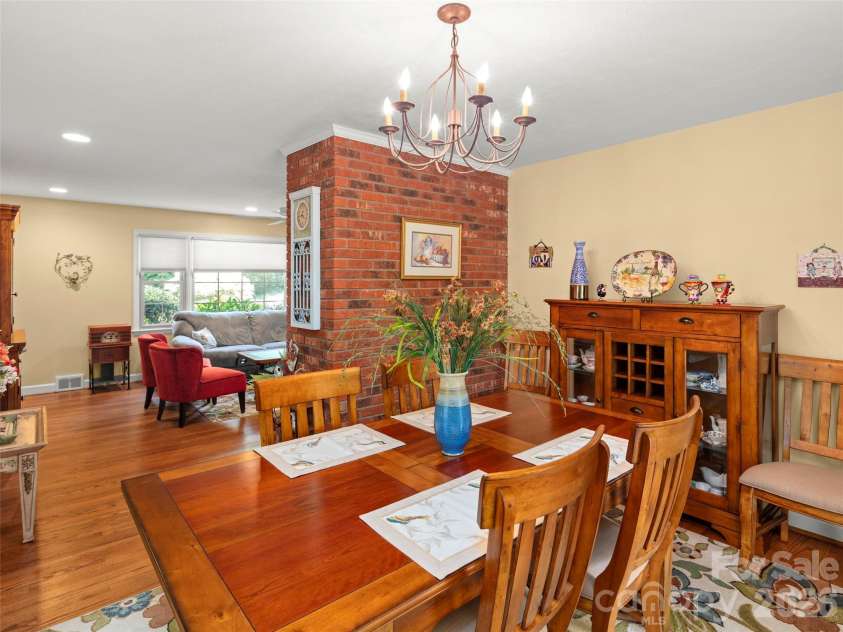 340 Sycamore Drive, Arden, NC 28704.  MLS# CAR4409674, YatesRealty ID 42429. 
