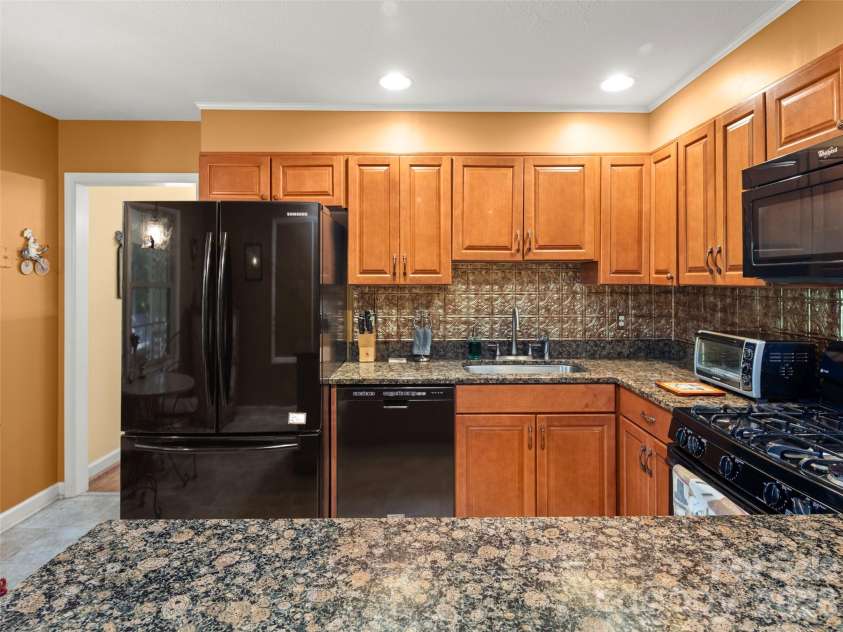 340 Sycamore Drive, Arden, NC 28704.  MLS# CAR4409674, YatesRealty ID 42429. 