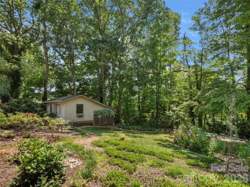 340 Sycamore Drive, Arden, NC 28704.  MLS# CAR4409674, YatesRealty ID 42429. 