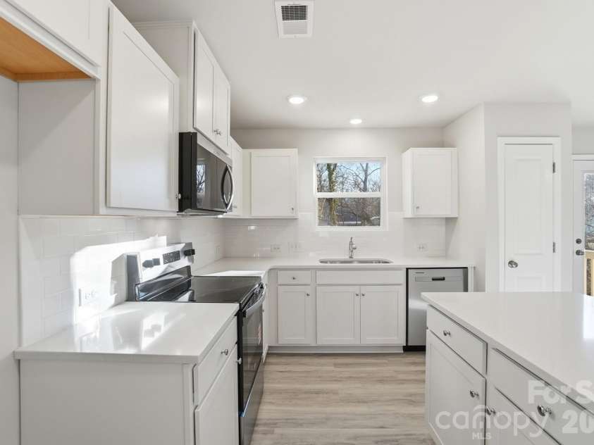 1201 Suncrest Avenue, Statesville, NC 28677.  MLS# CAR4333342, YatesRealty ID 4243. 