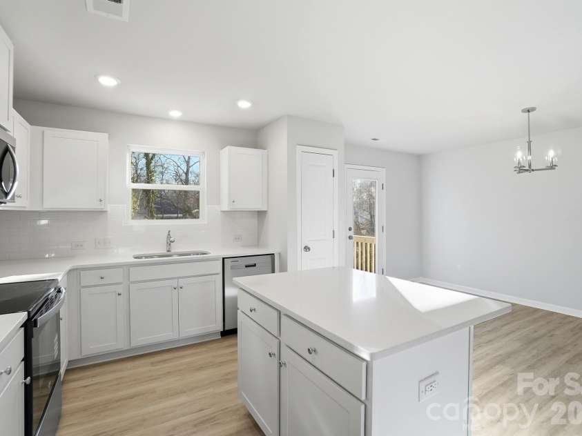 1201 Suncrest Avenue, Statesville, NC 28677.  MLS# CAR4333342, YatesRealty ID 4243. 