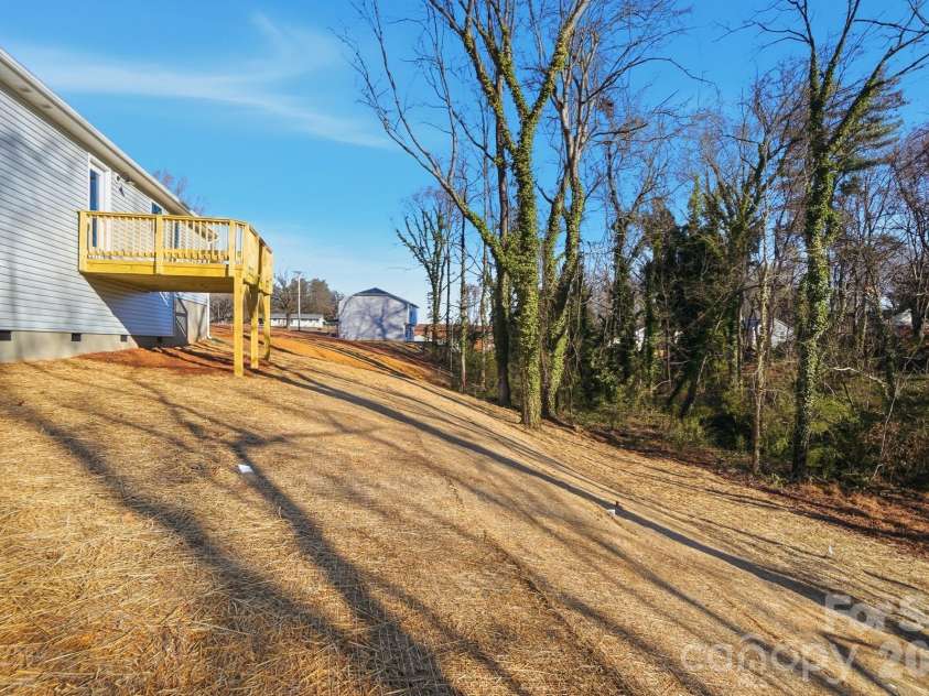 1201 Suncrest Avenue, Statesville, NC 28677.  MLS# CAR4333342, YatesRealty ID 4243. 