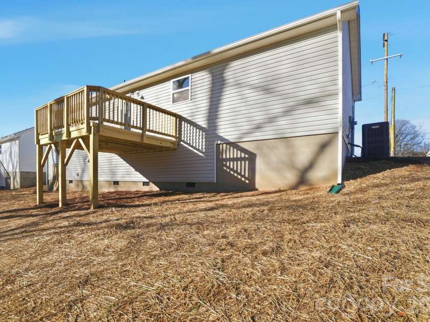 1201 Suncrest Avenue, Statesville, NC 28677.  MLS# CAR4333342, YatesRealty ID 4243. 