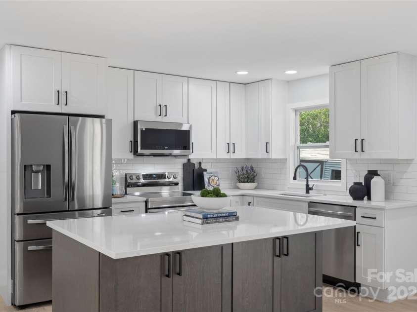 1315 Vickie Lane, Matthews, NC 28104.  MLS# CAR4240757, YatesRealty ID 4243. 