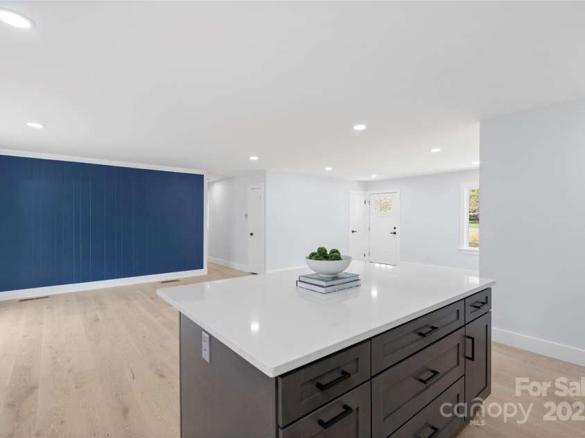 1315 Vickie Lane, Matthews, NC 28104.  MLS# CAR4240757, YatesRealty ID 4243. 