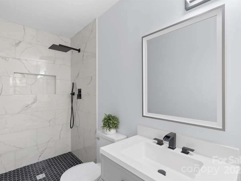 1315 Vickie Lane, Matthews, NC 28104.  MLS# CAR4240757, YatesRealty ID 4243. 